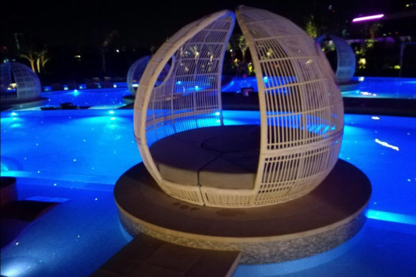 Swimming Pools W HOTEL - PALM ISLAND DUBAI